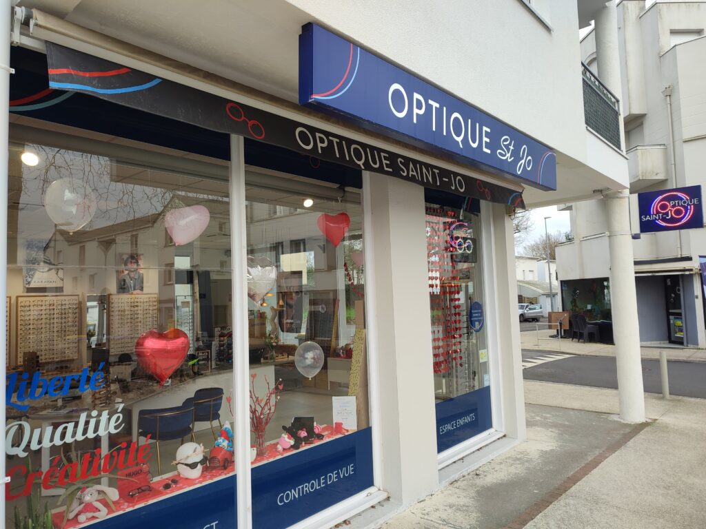 Optique Saint Jo, sur la place des Tonneliers